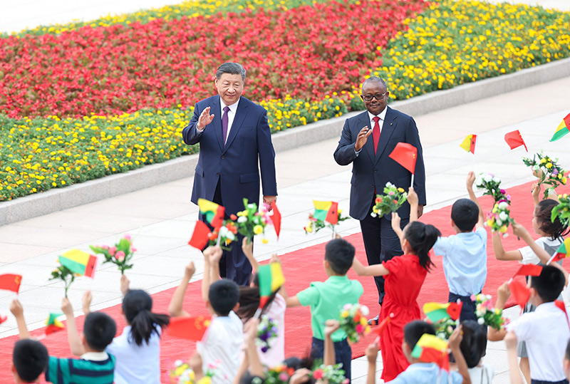 習近平同幾內(nèi)亞比紹總統(tǒng)恩巴洛會談「相關圖片」